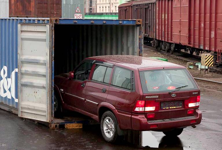 Сколько стоит перевозка жд контейнером машины  из Архангельска в Краснодар